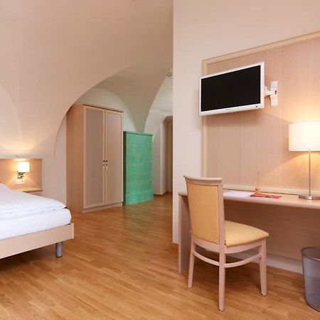 Hotel CMA Stift Ossiach Exterior foto
